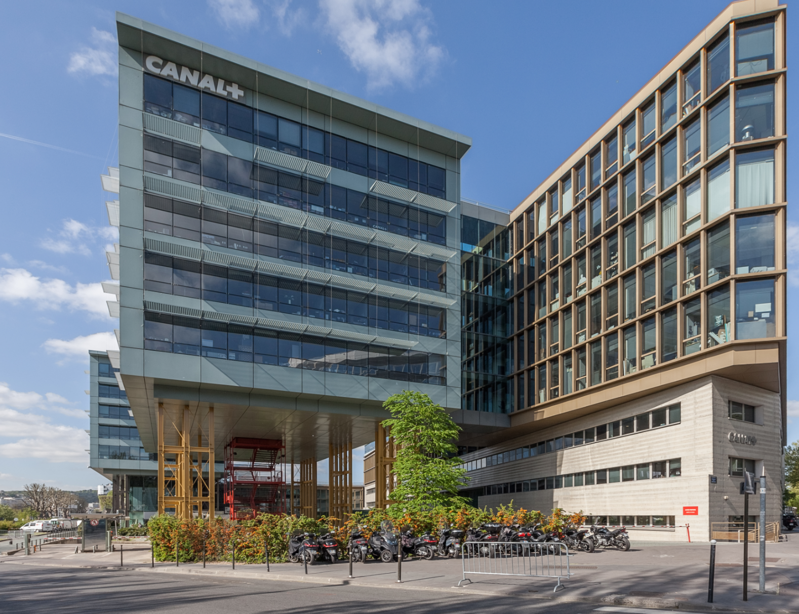 Tishman Speyer and PSP Investments acquire Espace Lumière in Boulogne Billancourt